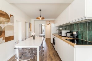 Apartment | Private kitchen | Fridge, microwave, stovetop, electric kettle - Merveil Family Suite - Fbg St Antoine (Paris)