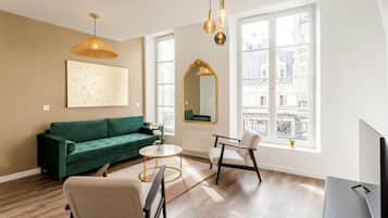 อพาร์ทเมนท์ | บริเวณนั่งเล่น | สมาร์ททีวี 32 นิ้ว พร้อมช่องเคเบิล, Netflix, บริการสตรีมมิ่ง