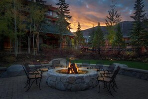 Property grounds - Charming 2-bedroom resort in beautiful South Lake Tahoe! (South Lake Tahoe)