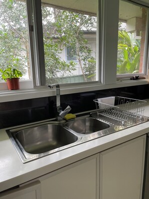 Microwave, oven, stovetop - Shared house in Marsfield-Bright and Sunny/Bus/Mac Uni/Mac Centre (Marsfield)