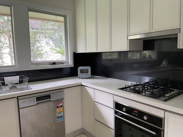 Microonde, forno, piano cottura