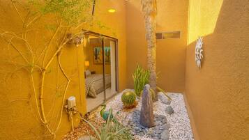 Apartment, Accessible | 3 bedrooms, desk, Internet