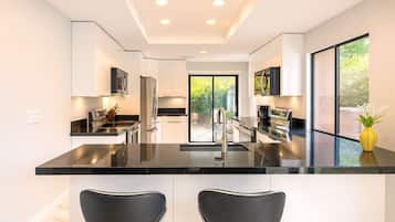 Apartment, Accessible | 3 bedrooms, desk, Internet