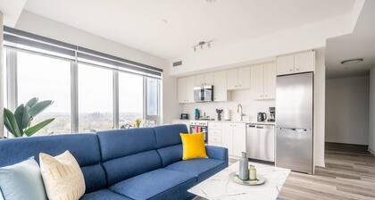 High Rise 1BR Condo w Balcony Beautiful Views