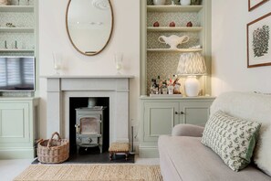 4 bedrooms, Internet - Stunning 4 bed Fulham Home With Garden (London)