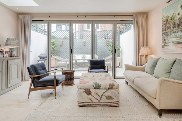 4 bedrooms, Internet - Stunning 4 bed Fulham Home With Garden (London)