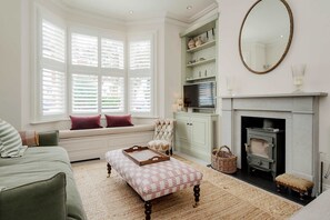 4 bedrooms, Internet - Stunning 4 bed Fulham Home With Garden (London)