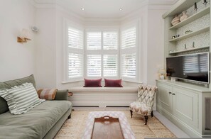 4 bedrooms, Internet - Stunning 4 bed Fulham Home With Garden (London)