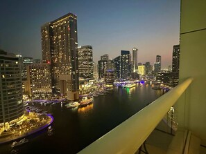 Apartment | 2 bedrooms, Internet - Stayshort - 2BR in Dubai Marina Sleeps 4 With Canal View (Dubai)
