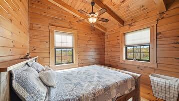 Cabin, 5 Bedrooms | 5 bedrooms, laptop workspace, free WiFi