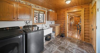 Sprinkle Bottom Lodge 5 Bedroom Cabin