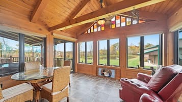 Cabin, 5 Bedrooms | Interior