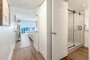 Studio | Iron/ironing board, free WiFi - Islander Beach Resort 404 Condo (Fort Walton Beach)