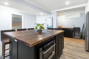 Condo, 2 Bedrooms | Dining