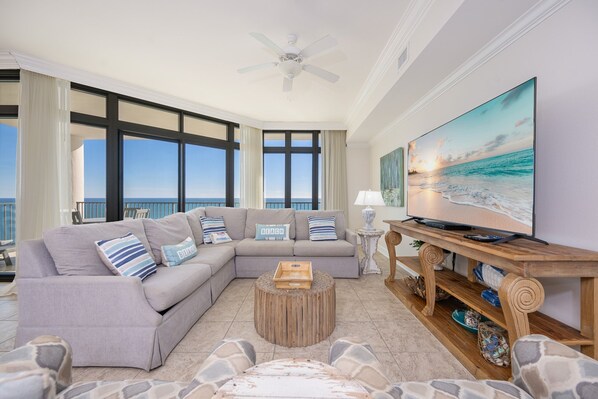 Condo, 3 Bedrooms | Living area