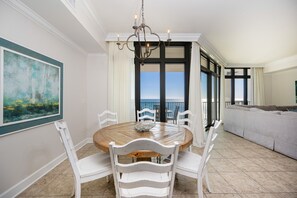 Condo, 3 habitaciones | Restaurantes