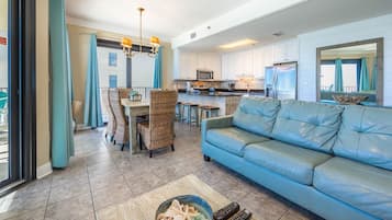 Condo, 3 Bedrooms | Living area