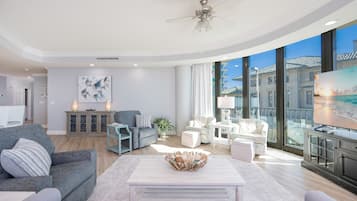 Condo, 3 Bedrooms | Living area