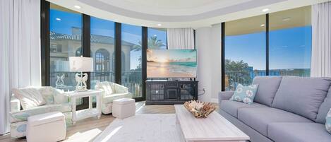 Condo, 3 Bedrooms | Living area