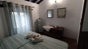 منزل - ٣ غرف نوم - للمدخنين - بمسبح خاص | 3 عدّة غرف نوم