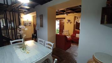 Casa, 3 habitaciones, para fumadores, alberca privada | Interior