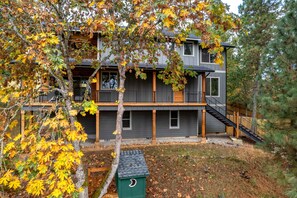 House, 4 Bedrooms | Exterior - Evergreen Retreat Ab 30 Night Minimum 4 Bedroom Home (White Salmon)