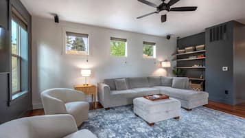 House, 3 Bedrooms | Living area | Smart TV