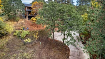 House, 3 Bedrooms | Property grounds