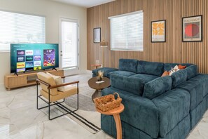 Een smart-tv en videogames