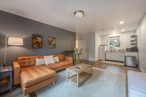 Departamento, 1 habitación | Área de sala de estar | Smart TV