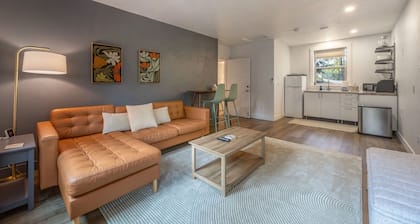 Evergreen Retreat B 30 Night Minimum 1 Bedroom Apts