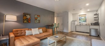 Evergreen Retreat B 30 Night Minimum 1 Bedroom Apts