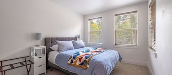 เอเวอร์กรีน รีทรีต บี 30 ไนท์ มินิมัม 1 เบดรูม อพาร์ตเมนต์