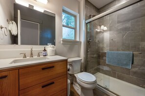 Apartment, 1 Bedroom | Bathroom | Towels - Evergreen Retreat B 30 Night Minimum 1 Bedroom Apts (White Salmon)