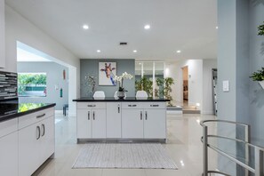 Lobby - Gorgeous house with backyard with the pool. Near the beach! (Hollywood)