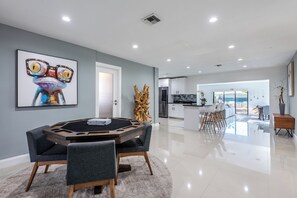 Interior - Gorgeous house with backyard with the pool. Near the beach! (Hollywood)