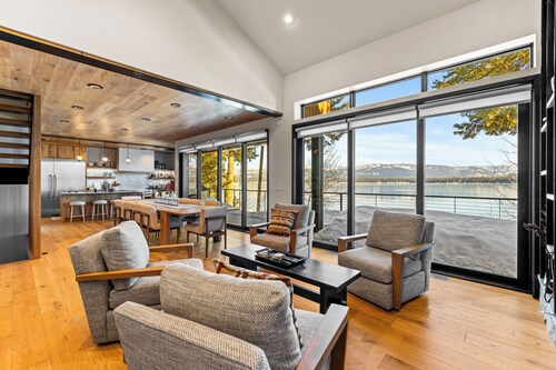 Lakefront Luxe on Payette Lake | Private Dock + Beach-McCall Group Retreat