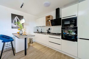 Fridge, microwave, oven, stovetop