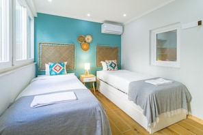 4 bedrooms, iron/ironing board, free WiFi, bed sheets