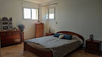 1 bedroom, iron/ironing board, internet, bed sheets