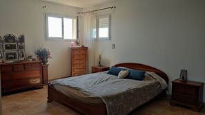 1 bedroom, iron/ironing board, internet, bed sheets