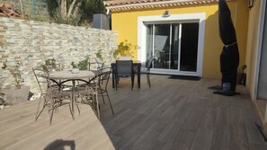 Outdoor dining - House between Provence and Camargue (Bellegarde)