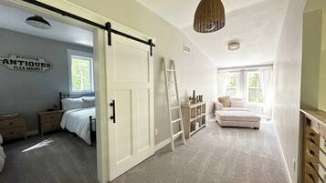 3 bedrooms, WiFi (free), bed sheets