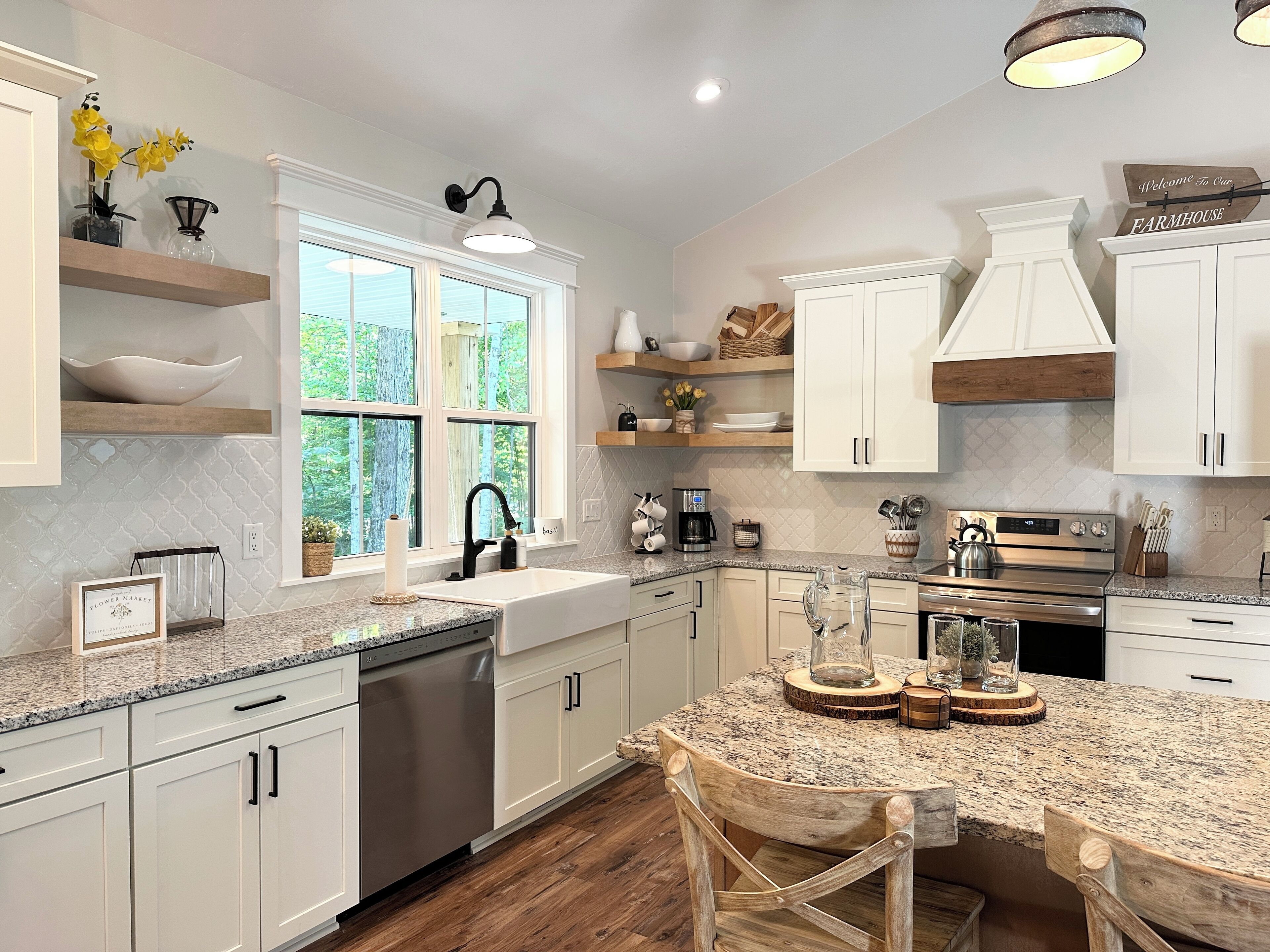 Microondas, horno, parrilla de estufa y lavavajillas 