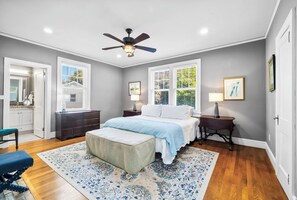 2 bedrooms, desk, free WiFi, bed sheets