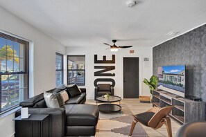 Living area - Amazing One Bedroom Studios at Hollywood Beach (Hollywood)