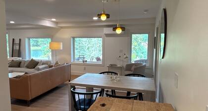 7BR Lakefront Lodge near skiing + Bethel Woods