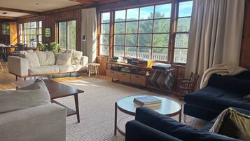 Télévision, cheminée