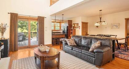Deep Creek Escape w/ Hot Tub & Fireplaces