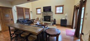 Smart TV, fireplace